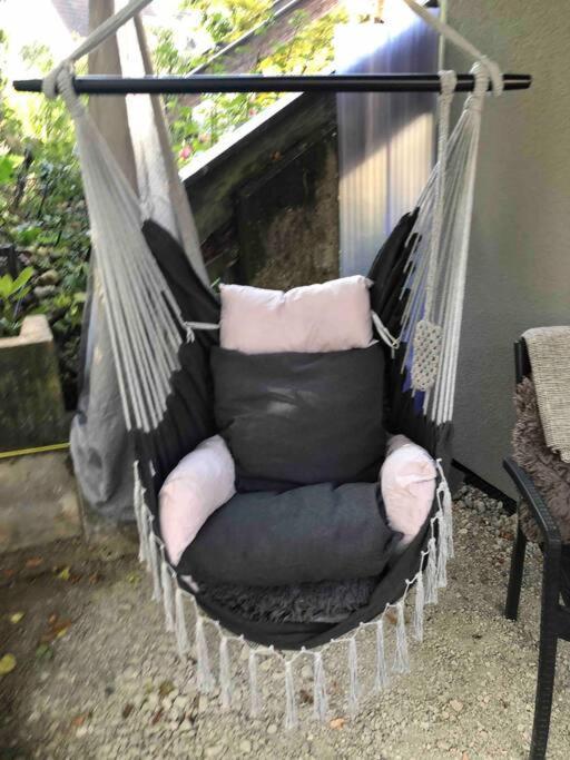 Stylisches Maybach Appartement Mit Terrasse Fuer 5 Personen, 5 Betten, Grosse Kochinsel, Homeoffice Mit 250Mbit Wlan Aidlingen Exterior photo